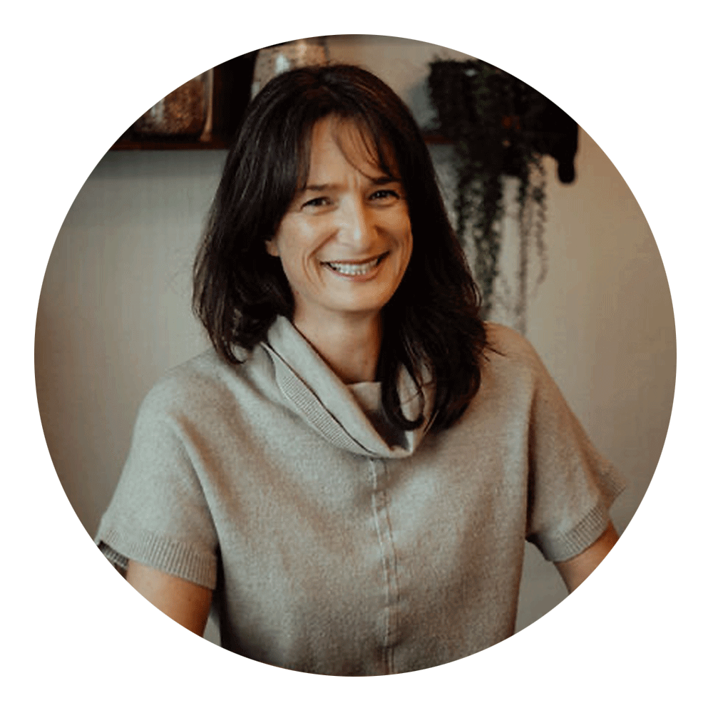 Layla Auer Author Bio